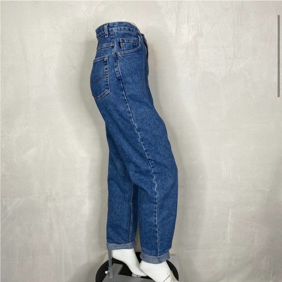 CHIC Vintage High Waisted Mom Jeans - Picture 4 of 9